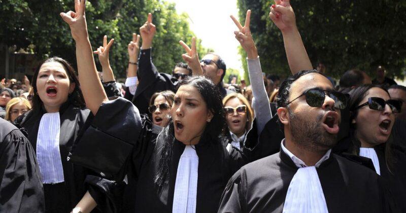 Cover Image for إضراب المحامين التونسيين احتجاجا على اعتقال زميلهم |  أخبار أفريقيا