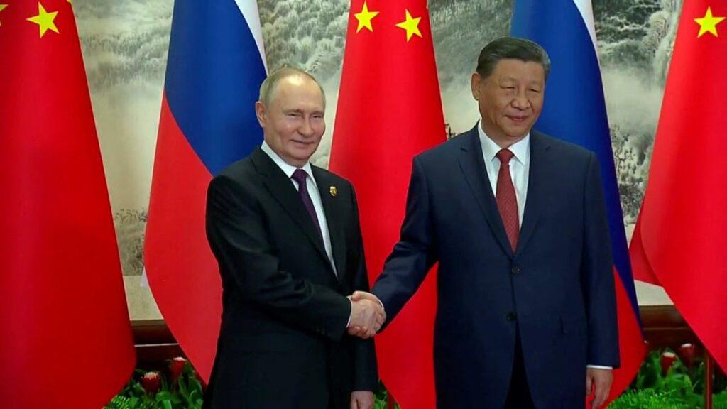 Cover Image for يصل فلاديمير بوتين للقاء شي جين بينغ في الصين بينما يراقب الغرب بقلق