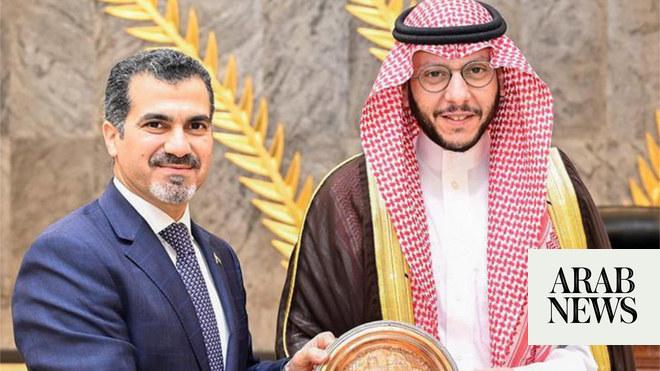 Cover Image for أمير الطائف الأمير سعود بن نهار يستقبل القنصل العام العراقي