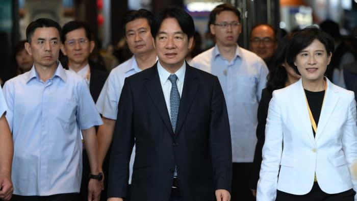 Cover Image for يواجه زعيم تايوان الجديد التهديد الصيني والناخبين الذين تركهم طفرة الرقائق