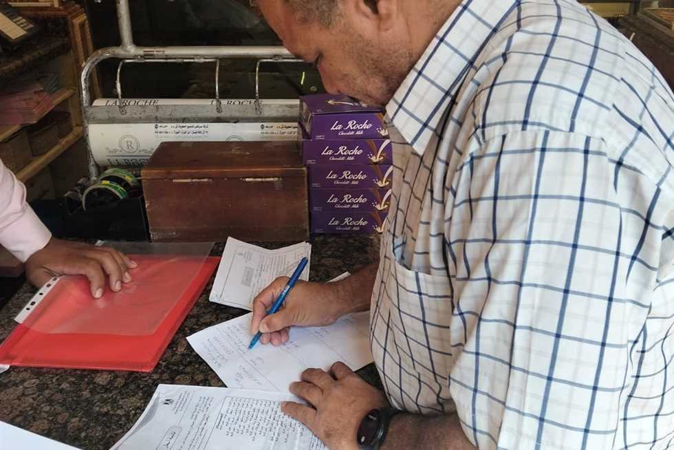 حملات تفتيشية مكبرة بالإسكندرية تضبط مخالفات في 30 منشأة تجارية وفندقية لضبط الأسعار والنظافة