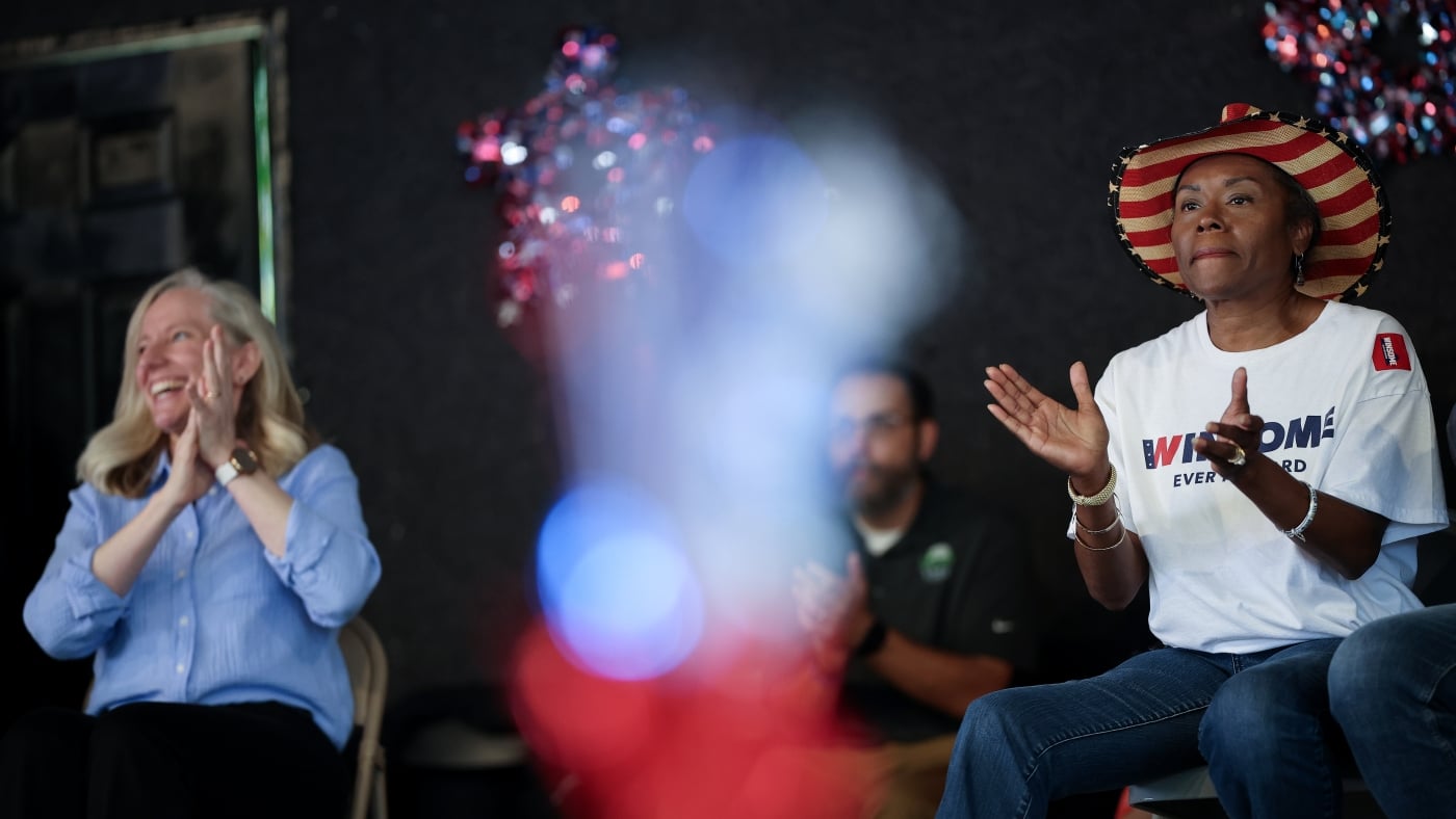 مرشحتا حاكم فرجينيا إيرل-سيرز وسبانبرغر في مهرجان عيد العمال: سباق حاسم نحو الولاية