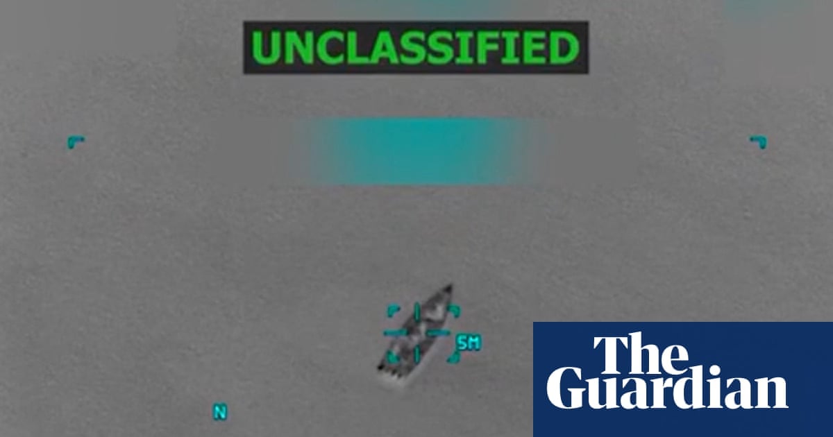 ضربة عسكرية أمريكية ثانية تثير غضبًا واسعًا وتساؤلات حول قانونية استهداف الناجين