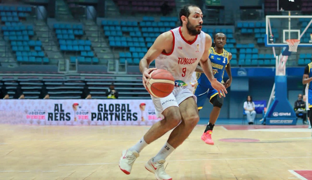 تحديات كرة السلة التونسية: بين الأداء المقبول وضرورة التجنيس أو الاستثمار طويل الأمد