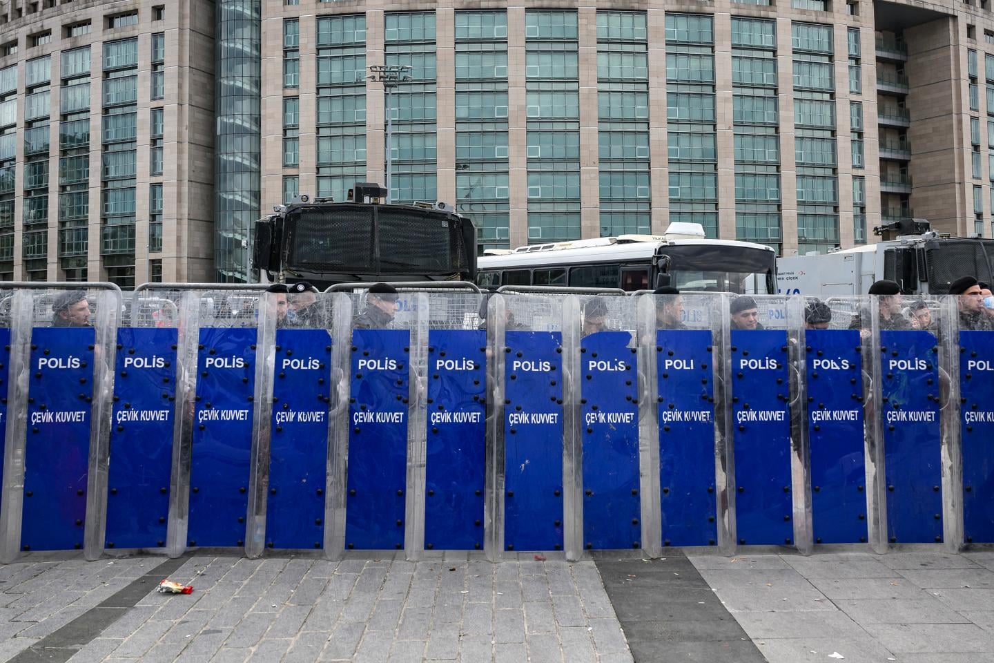 اعتقال الصحفي الفرنسي رافائيل بوكاندورا في تركيا خلال مظاهرة مؤيدة للأكراد