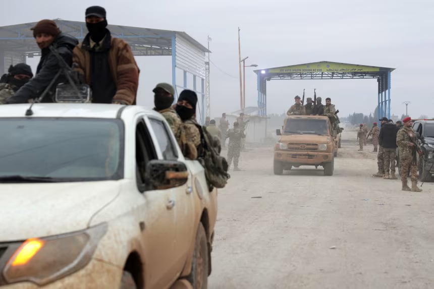 القوات الحكومية السورية تسيطر على الطبقة وسد الفرات وسط دعوات أمريكية لضبط النفس