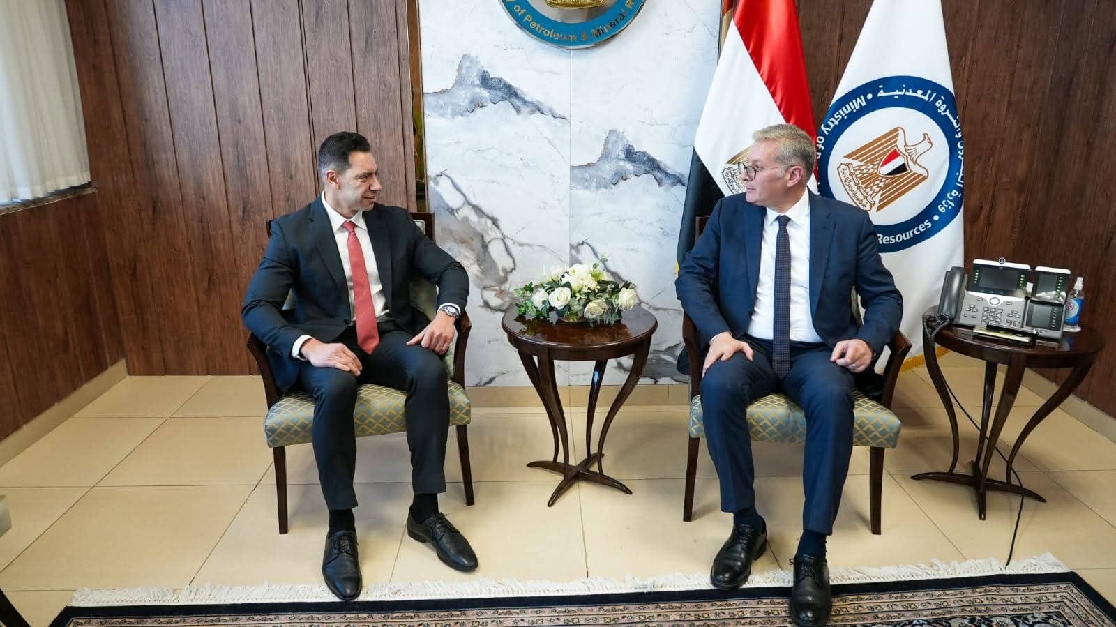 وزير البترول يستعرض أنشطة