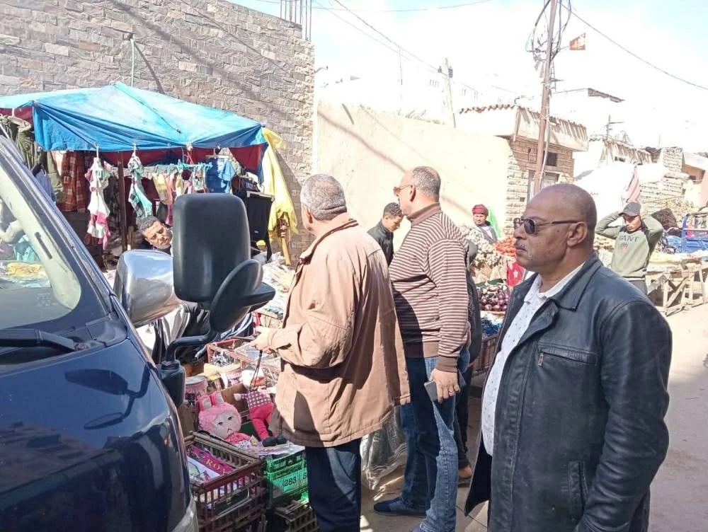 حملة مكبرة لإزالة الإشغالات بشوارع العامرية بالإسكندرية بعد إقالة رئيس الحي