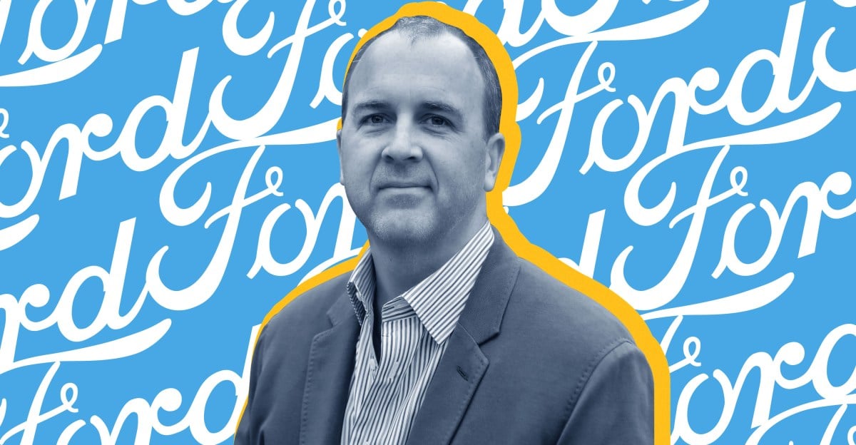 فورد تُجري تغييرات قيادية في فرق السيارات الكهربائية والبرمجيات مع رحيل دوغ فيلد