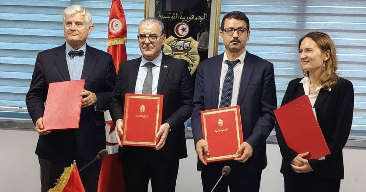 تونس والوكالة الفرنسية للتنمية توقعان عقود قروض بقيمة 54.5 مليون يورو لتمويل مشاريع حيوية