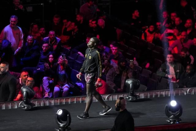 عودة فاباكاري دياتا المظفرة إلى حلبة الفنون القتالية المختلطة بعد غياب ثلاث سنوات